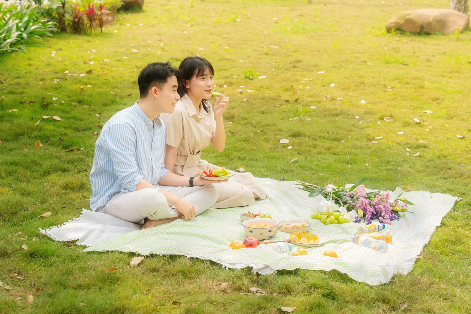 Smart Ways to Save Money on Food While Traveling 3 Smart Ways to Save Money on Food While Traveling. Enjoying a picnic can be a delightful and budget-friendly meal option.