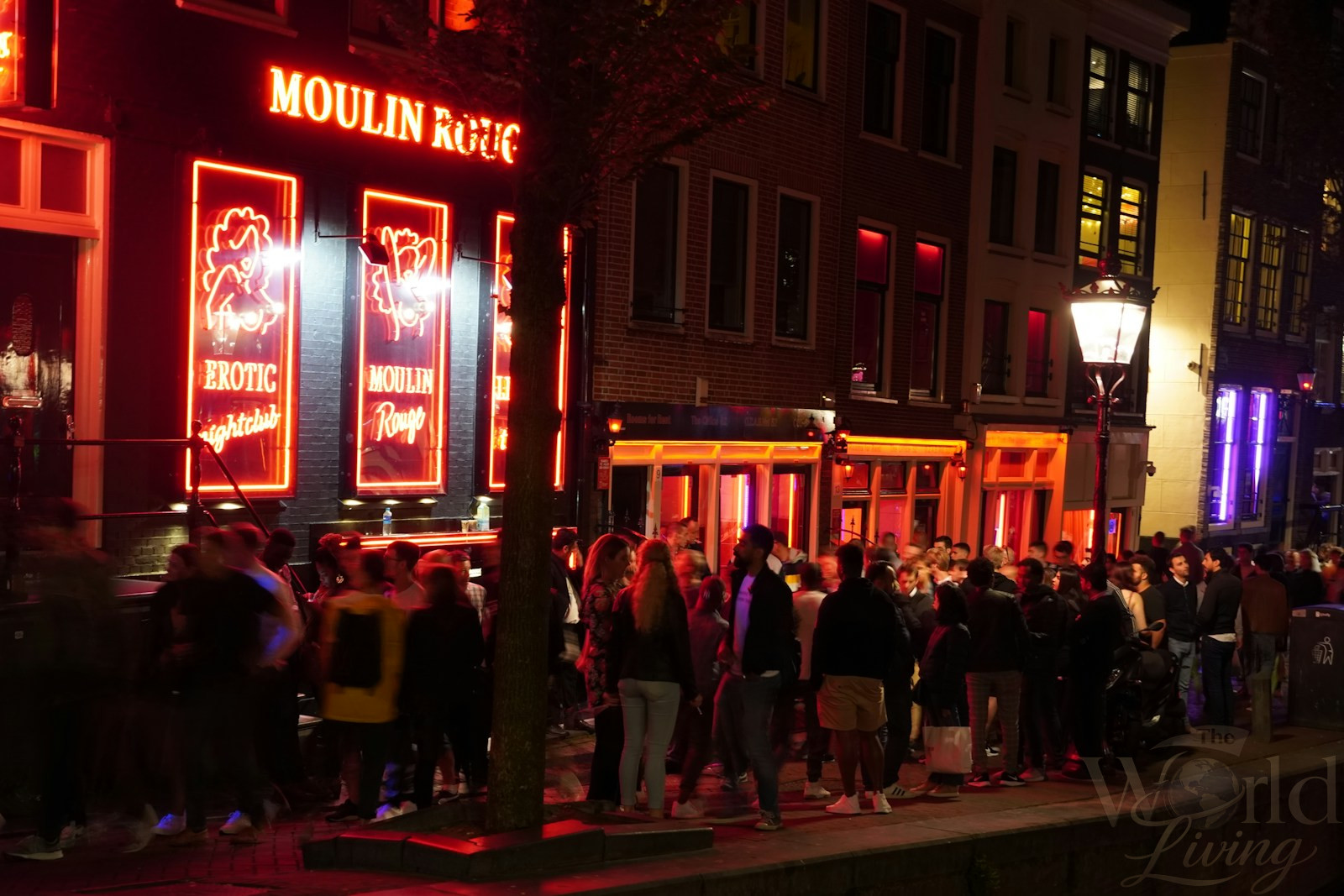 Where to Go for Nightlife in Amsterdam's Red Light District 2 Nightlife in Amsterdam. Amsterdam nightlife in Red Light District